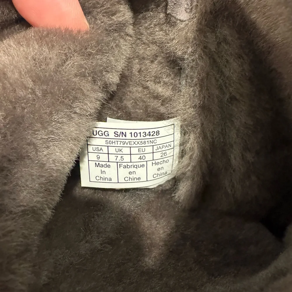 UGG W Amie Grey Boots - Picture 11 of 11